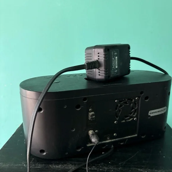 Nice!! Works!! Vtg SONY #XDR-S10HDiP AM/FM HD RADIO with IPOD DOCK (NO REMOTE!!)